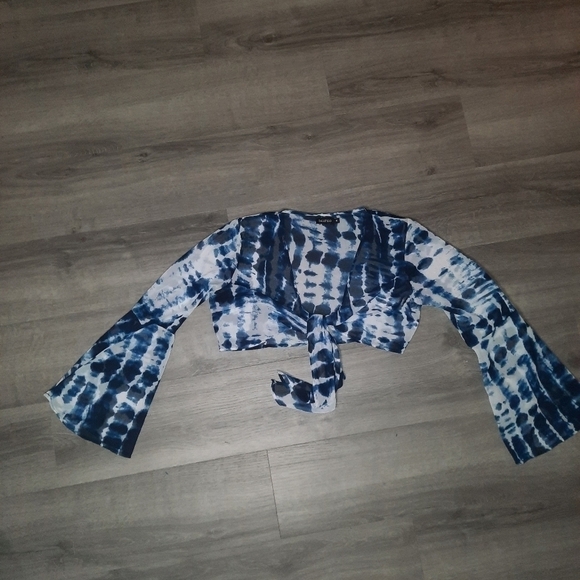 Boohoo Knot Front Flare Sleeve Top - Picture 1 of 5